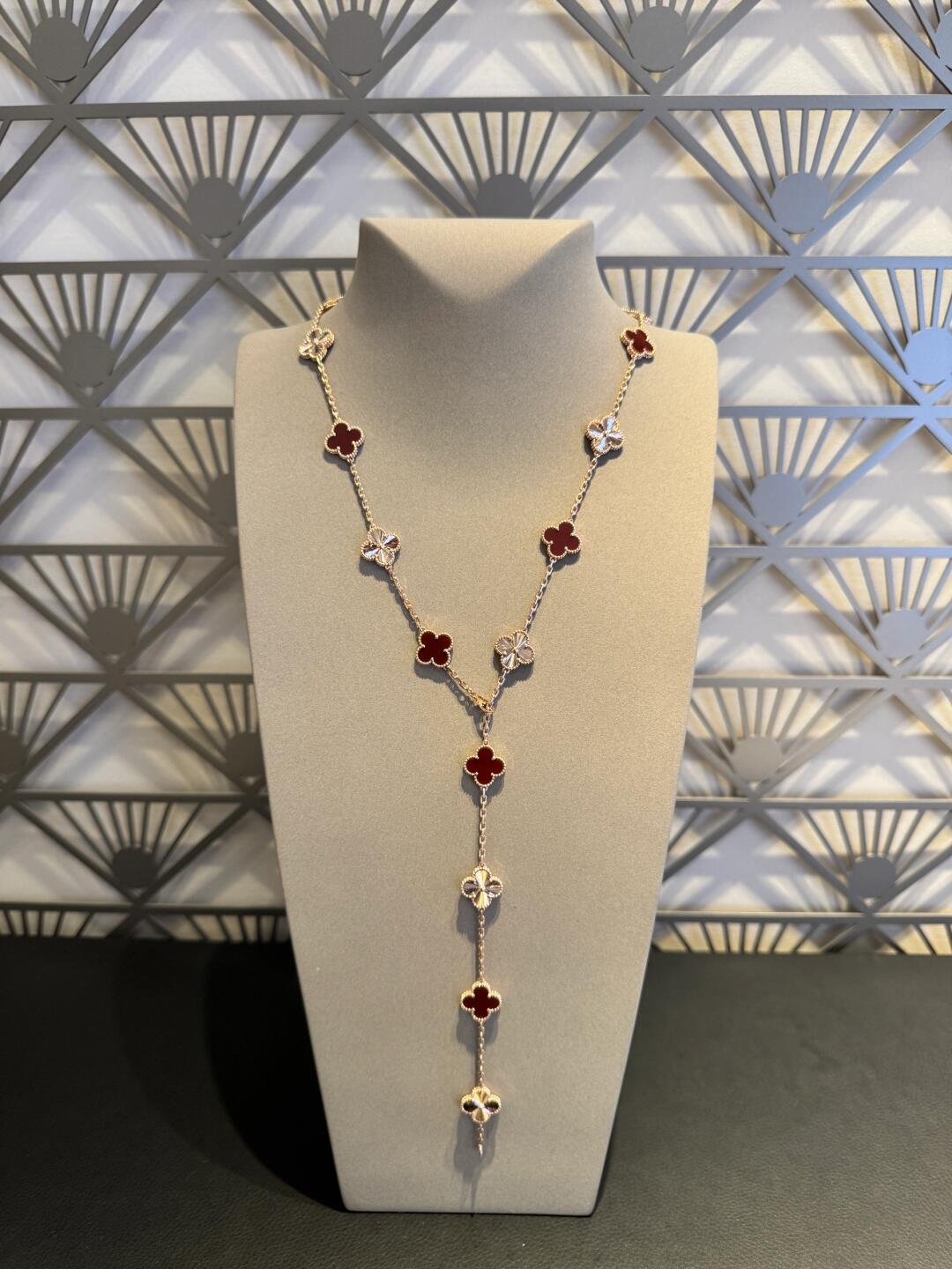 [Gaonasi]CLOVER 20 MOTIFS LASER CARNELIAN NECKLACE