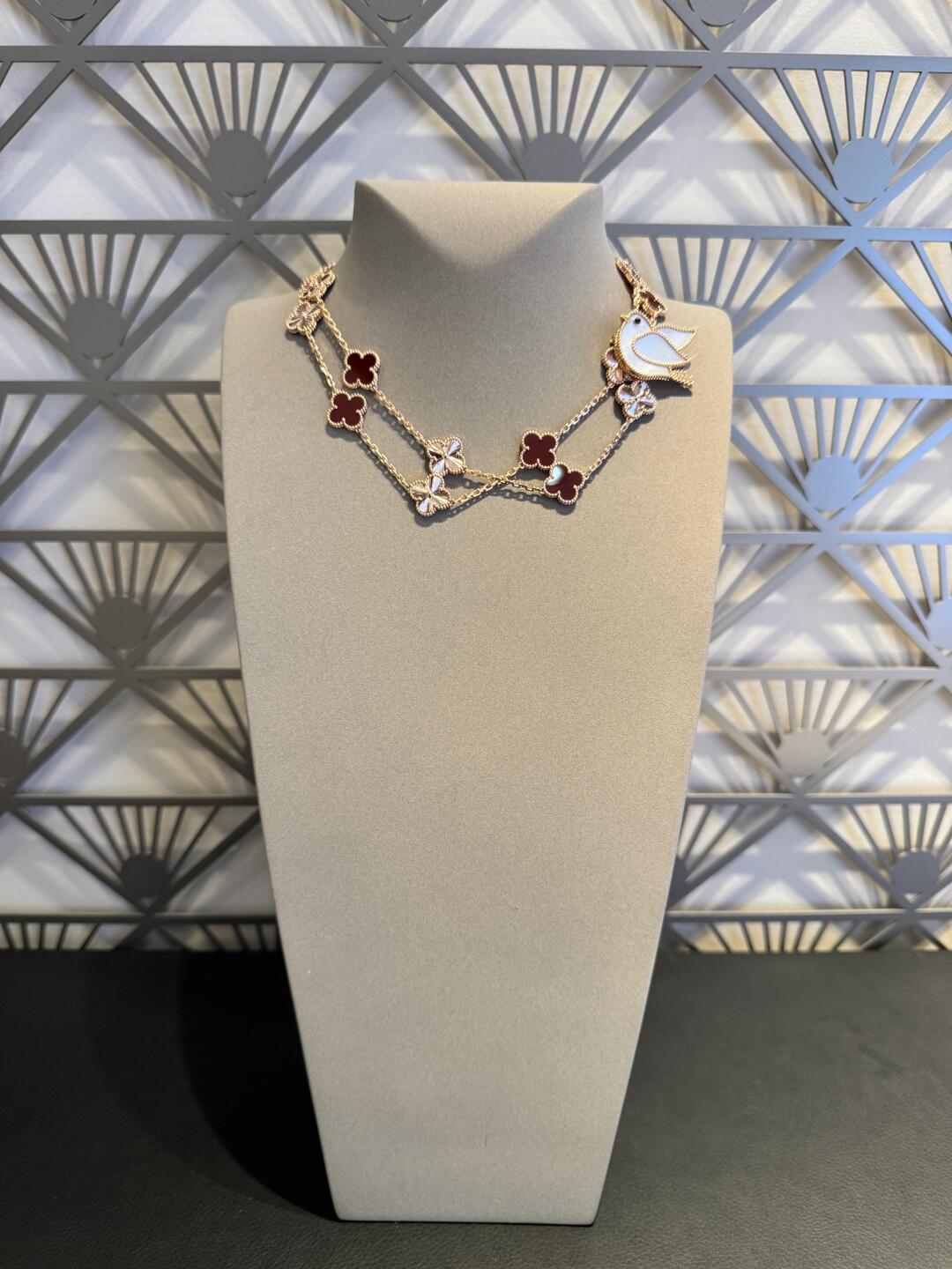 [Gaonasi]CLOVER 20 MOTIFS LASER CARNELIAN NECKLACE