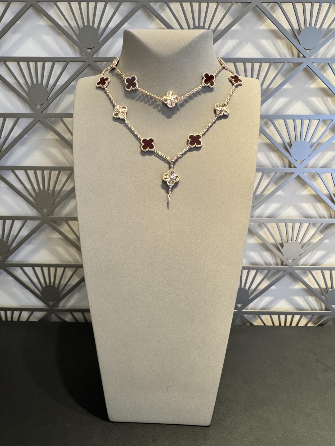 [Gaonasi]CLOVER 20 MOTIFS LASER CARNELIAN NECKLACE