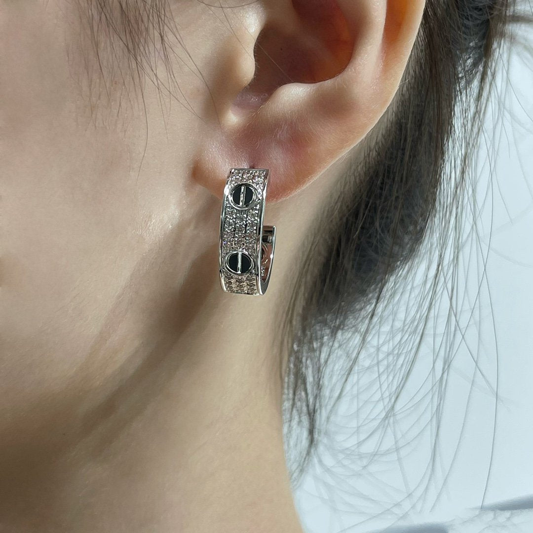 [Gaonasi]LOVE CERAMIC DIAMOND PAVED SILVER EARRINGS