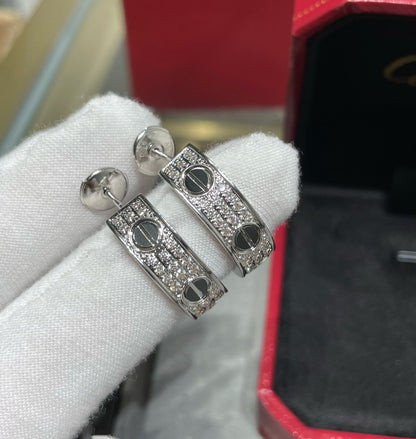 [Gaonasi]LOVE CERAMIC DIAMOND PAVED SILVER EARRINGS