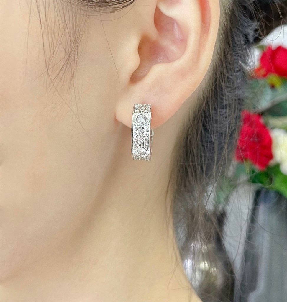 [Gaonasi]LOVE 5.5MM DIAMOND PAVED EARRINGS