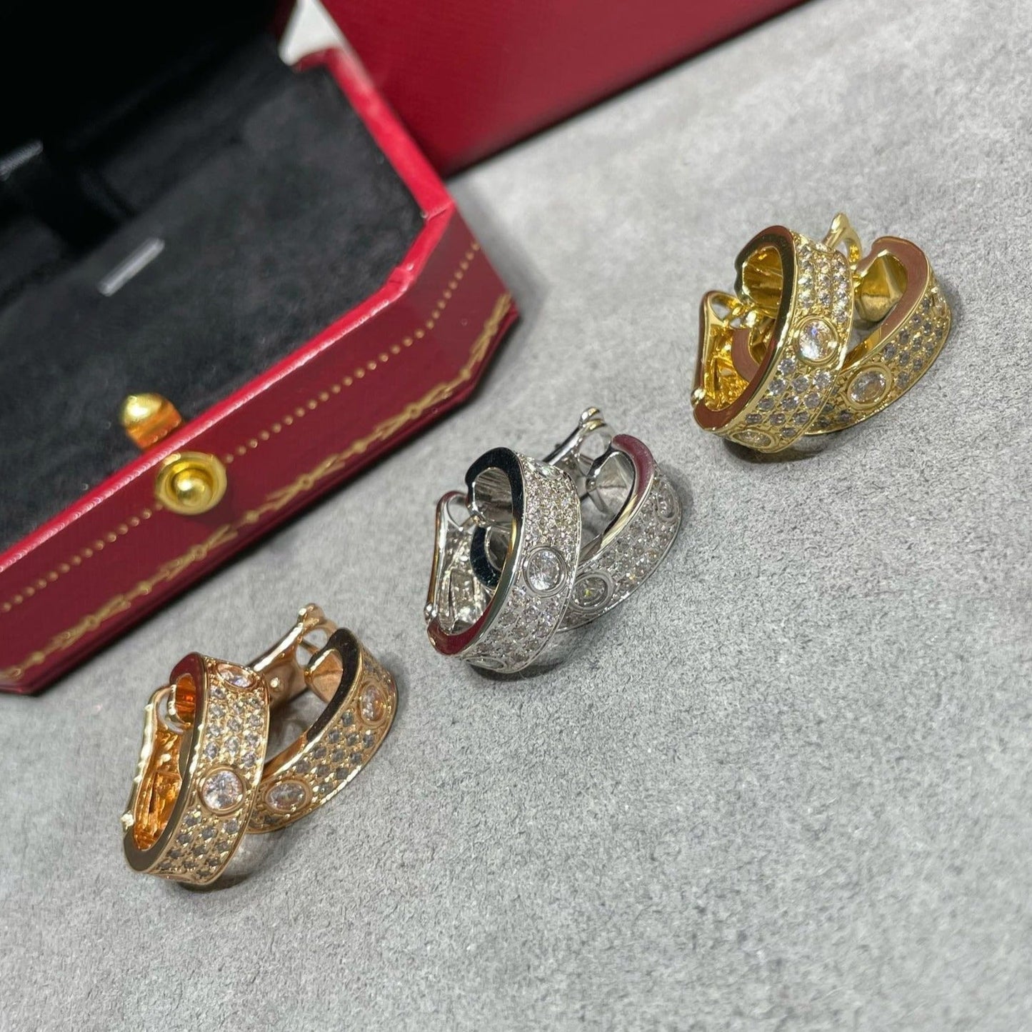 [Gaonasi]LOVE 5.5MM DIAMOND PAVED EARRINGS