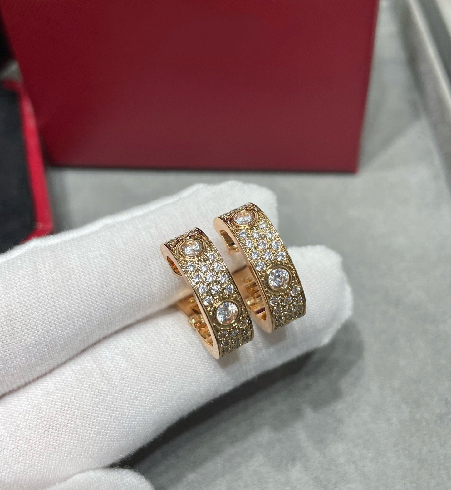 [Gaonasi]LOVE 5.5MM DIAMOND PAVED EARRINGS
