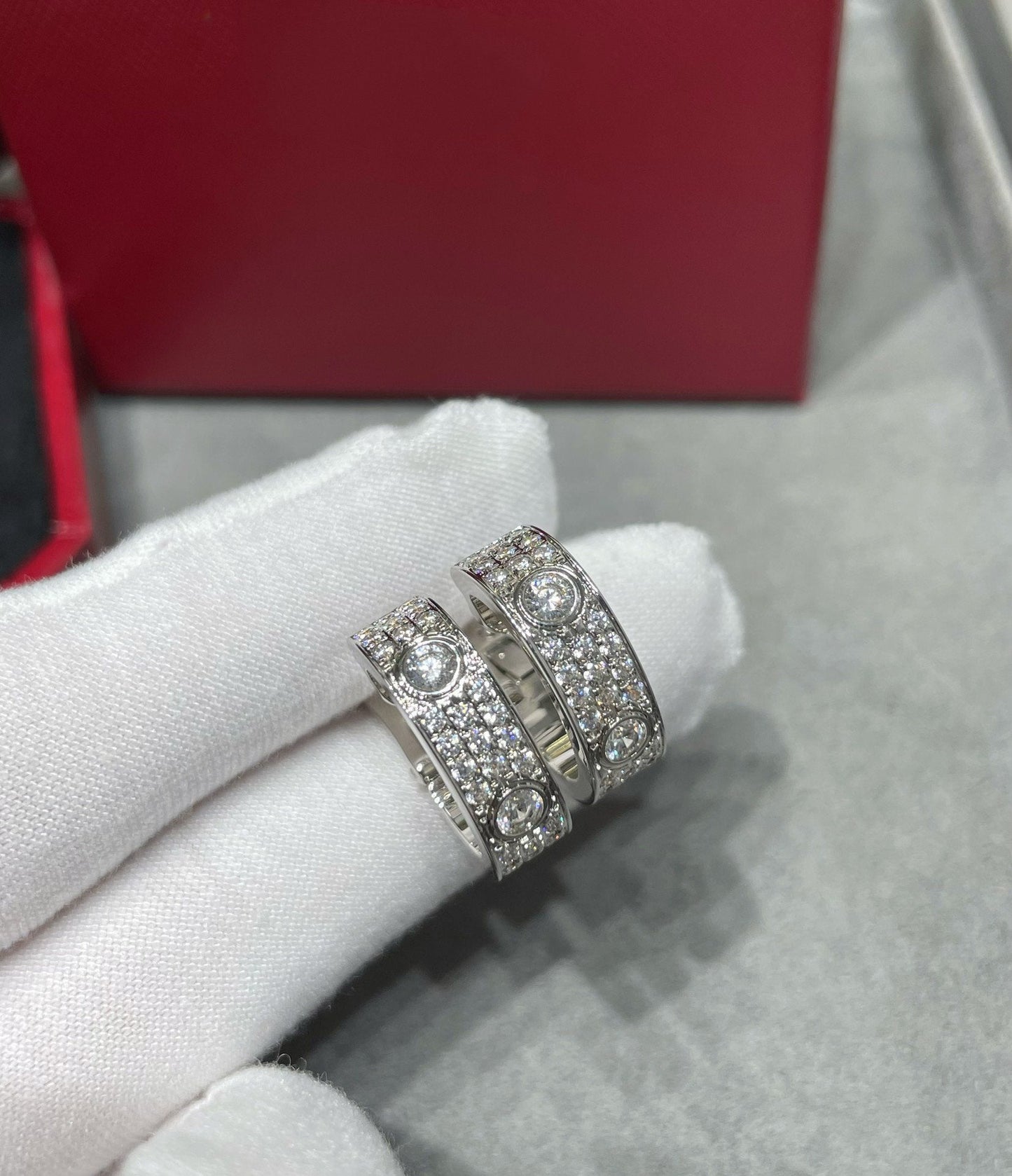 [Gaonasi]LOVE 5.5MM DIAMOND PAVED EARRINGS