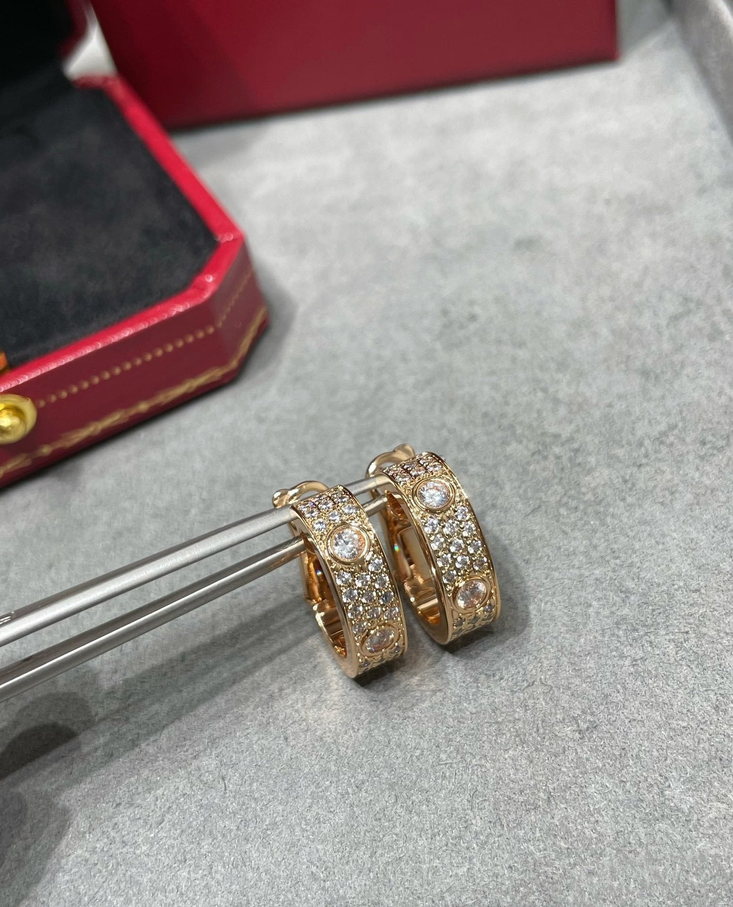 [Gaonasi]LOVE 5.5MM DIAMOND PAVED EARRINGS