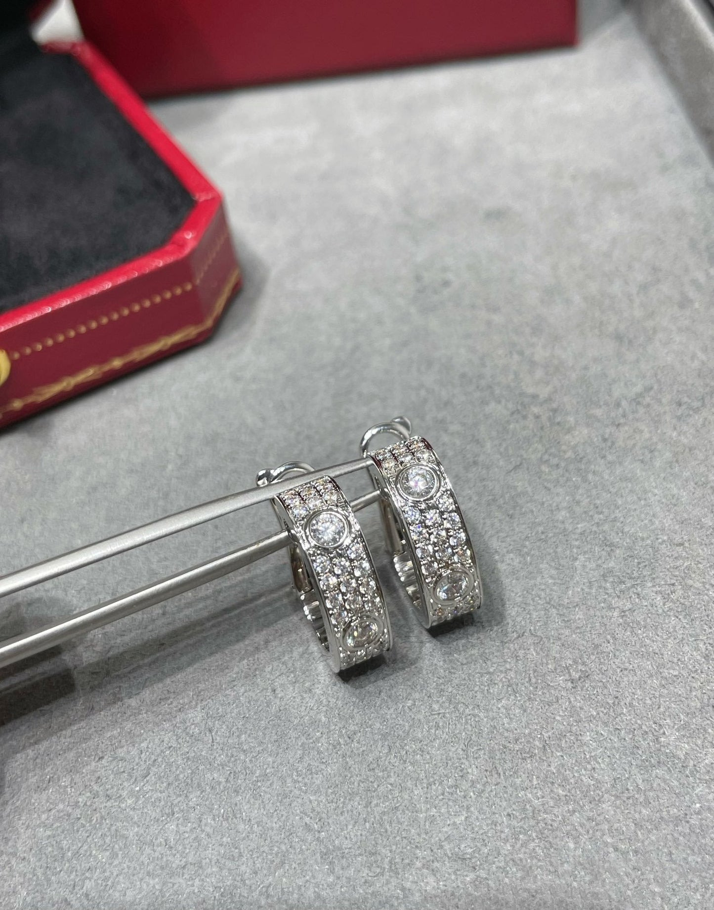[Gaonasi]LOVE 5.5MM DIAMOND PAVED EARRINGS