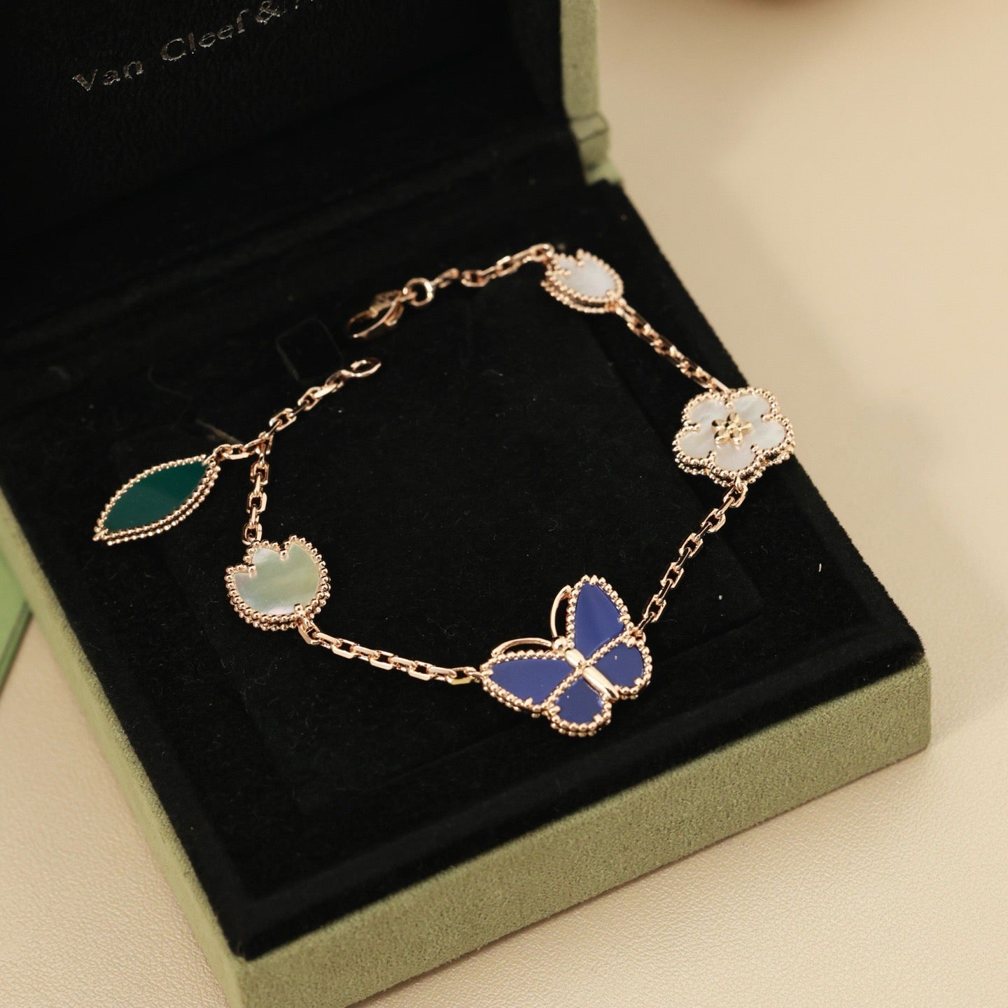[GAONASI]LUCKY SPRING BUTTERFLY 5 MOTIF BRACELET