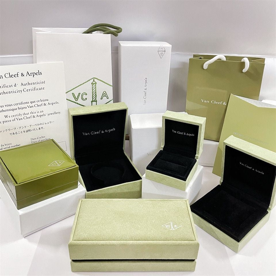 [Gaonasi]VA CLOVER BRACELET NECKLACE RING BOX GIFT BAG