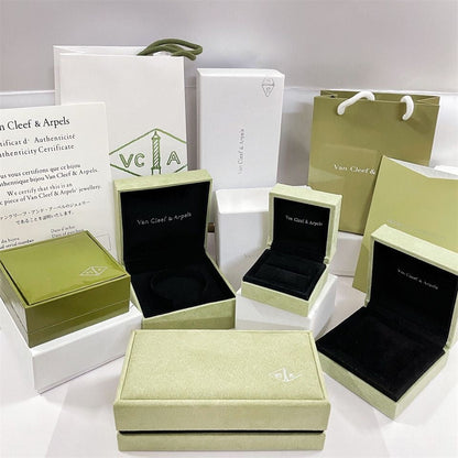 [Gaonasi]VA CLOVER BRACELET NECKLACE RING BOX GIFT BAG