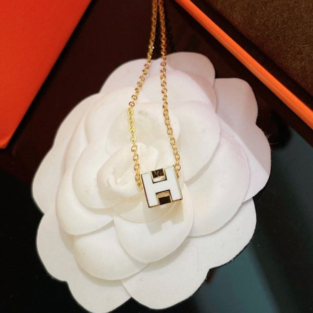[Gaonasi]H WHITE SQUARE GOLD NECKLACE