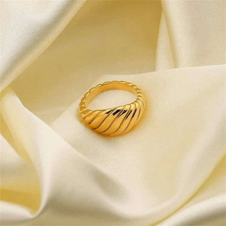 [Gaonasi]Ylenna Gold Croissant Ring