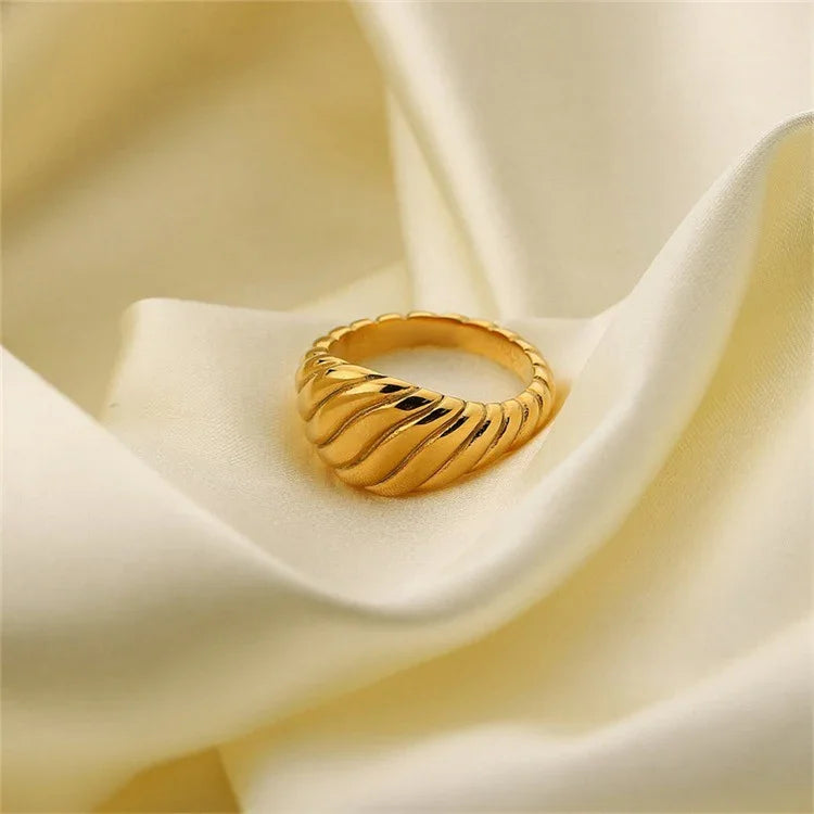 [Gaonasi]Ylenna Gold Croissant Ring