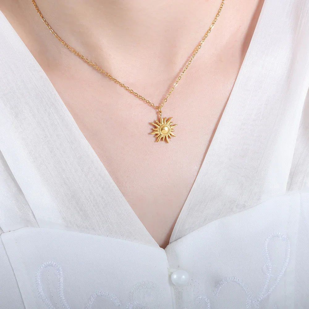 [Gaonasi]Eliora Gold Sun Necklace