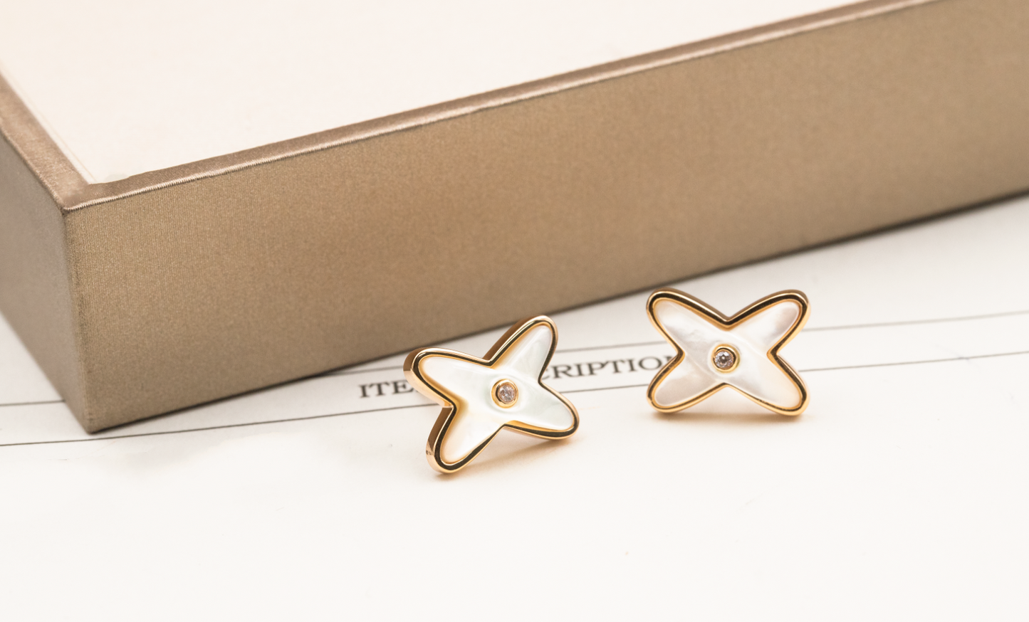[Gaonasi]JEUX DE WHITE MOP PINK GOLD DIAMOND EARRINGS
