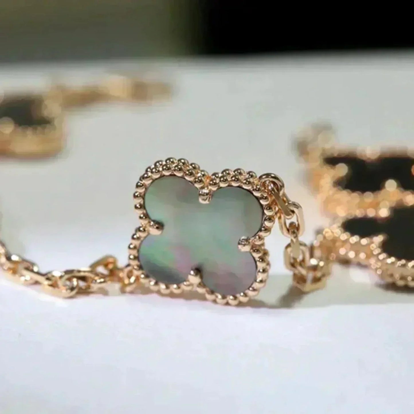 [Gaonasi] CLOVER 5 MOTIF GRAY MOP BRACELET COLLECTION